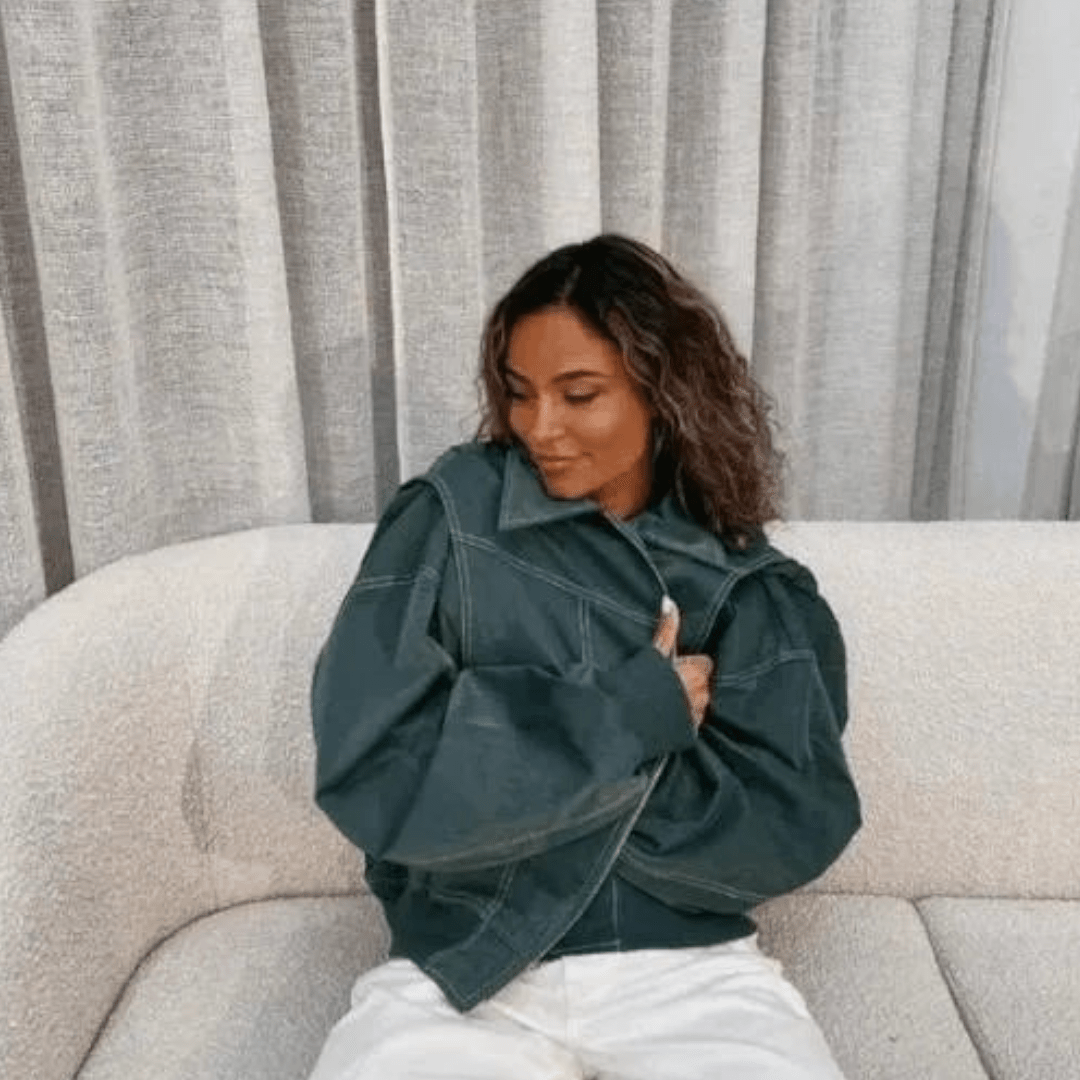 Carla – Lederjacke mit Reißverschluss und übergroßen Ärmeln - Jacken - Temala