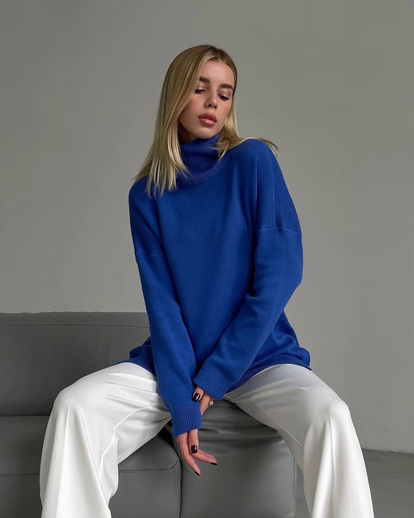 Thalia - Rollkragenpullover mit Seitenschlitzen - Blau - S - 